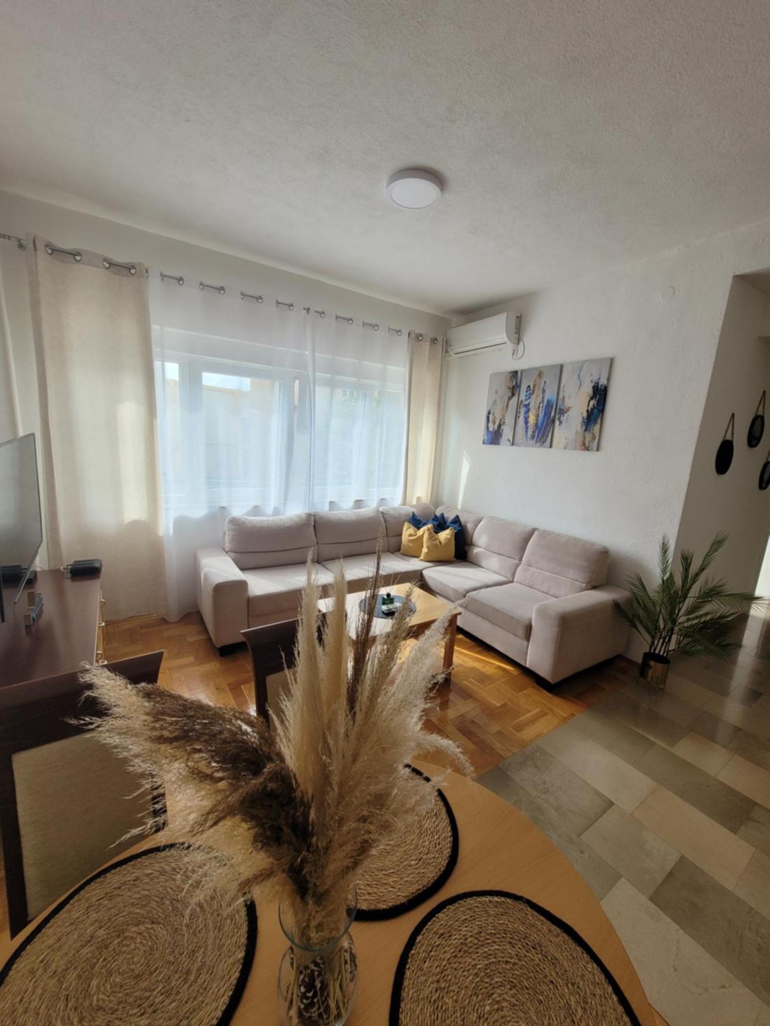 Apartman Natasa Trebinje Buitenkant foto